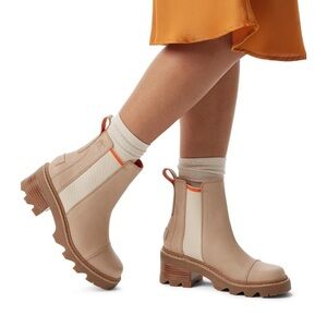 Sorel Tan and Cream Ankle Boots